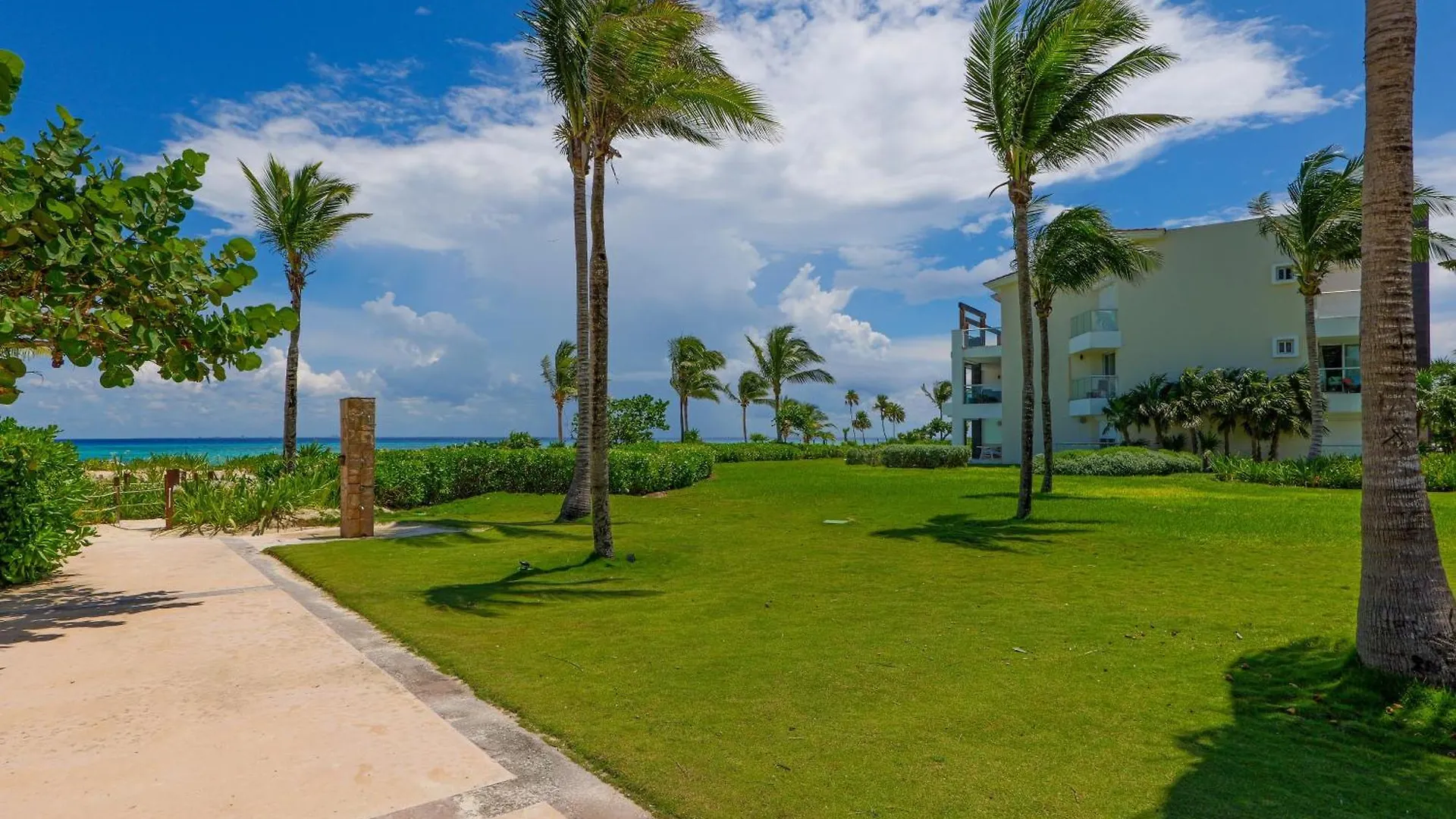Seaside Serenity Retreat At Mareazul Norte - 2 Bedroom Playa del Carmen 0*,  Mexico