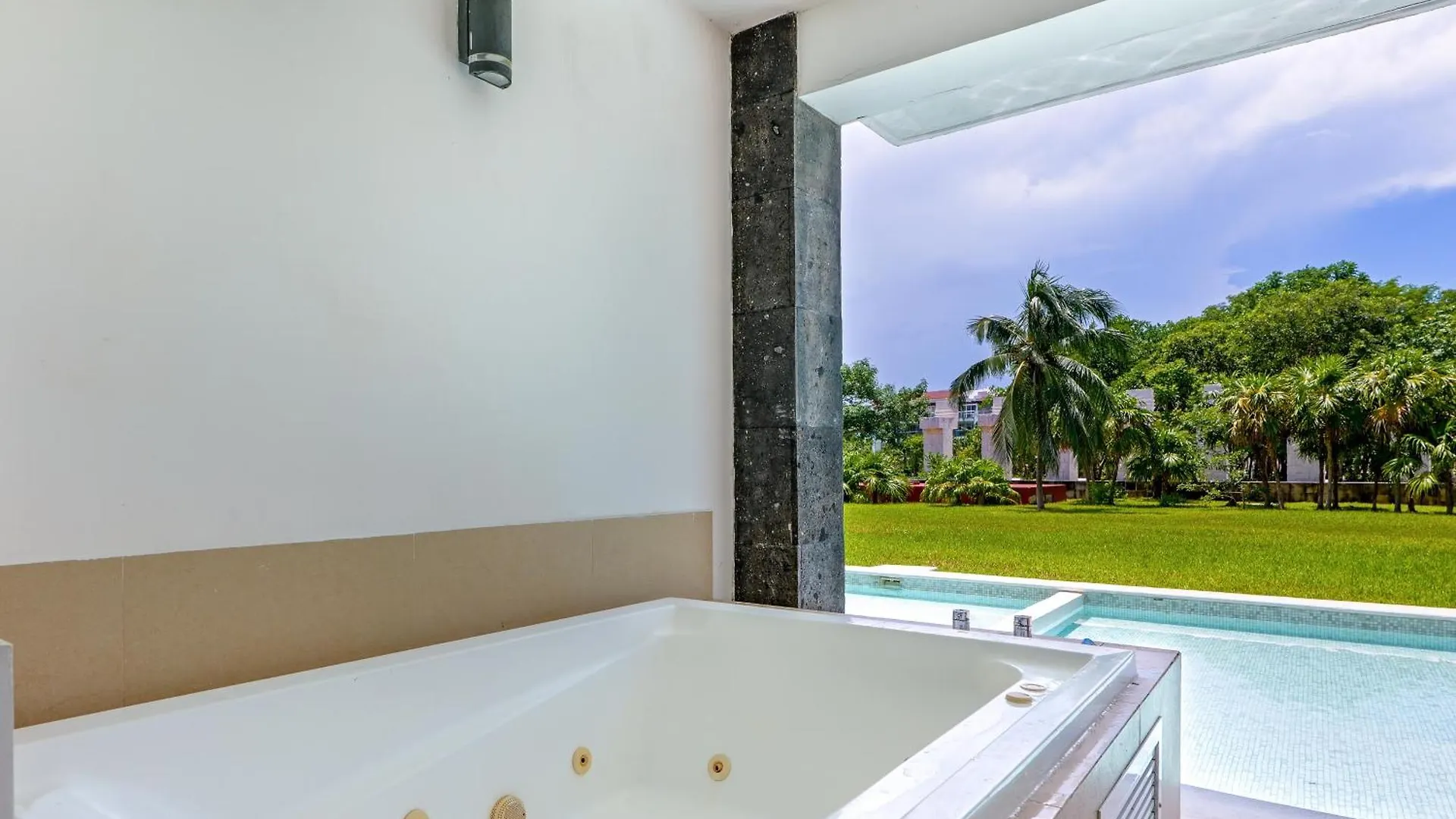 Seaside Serenity Retreat At Mareazul Norte - 2 Bedroom Playa del Carmen